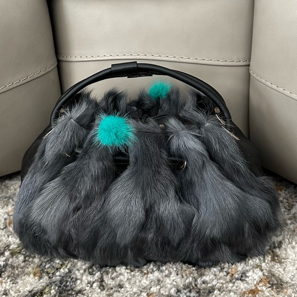 KATE SPADE RARE VINTAGE BLACK LEATHER GREY TONE FAUX FUR DRAWSTRING HANDBAG - Picture 4 of 15